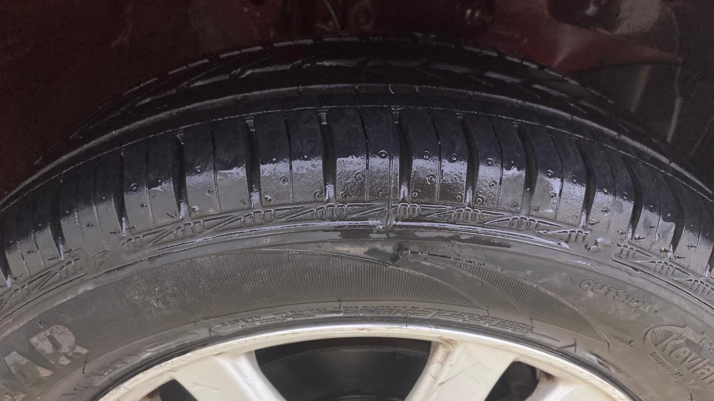 2015 Honda Brio VX AT, Petrol, Automatic, 56,141 km, Right Front Tyre Tread
