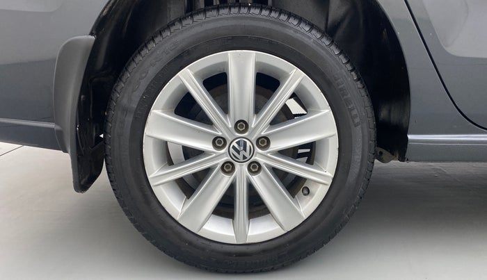 2016 Volkswagen Vento HIGHLINE PLUS 1.2 AT 16 ALLOY, Petrol, Automatic, 94,675 km, Right Rear Wheel