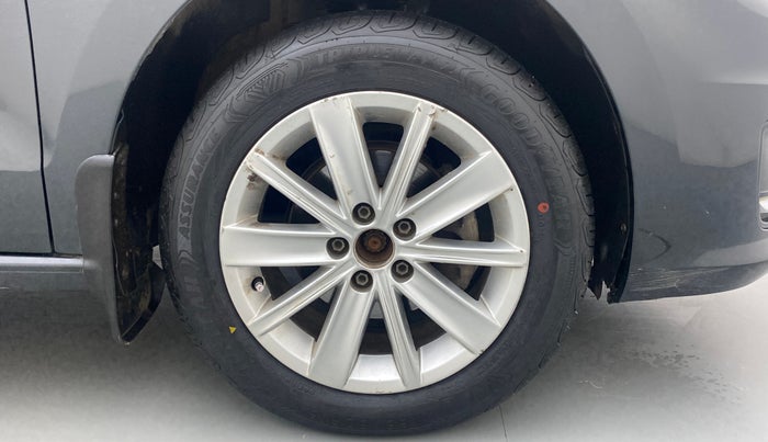 2016 Volkswagen Vento HIGHLINE PLUS 1.2 AT 16 ALLOY, Petrol, Automatic, 94,675 km, Right Front Wheel