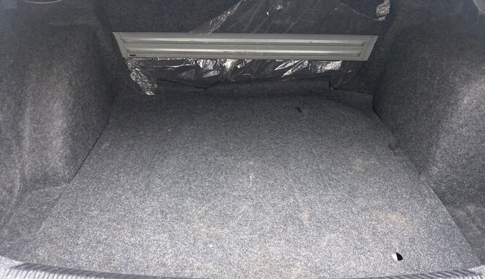 2016 Volkswagen Vento HIGHLINE PLUS 1.2 AT 16 ALLOY, Petrol, Automatic, 94,675 km, Boot Inside