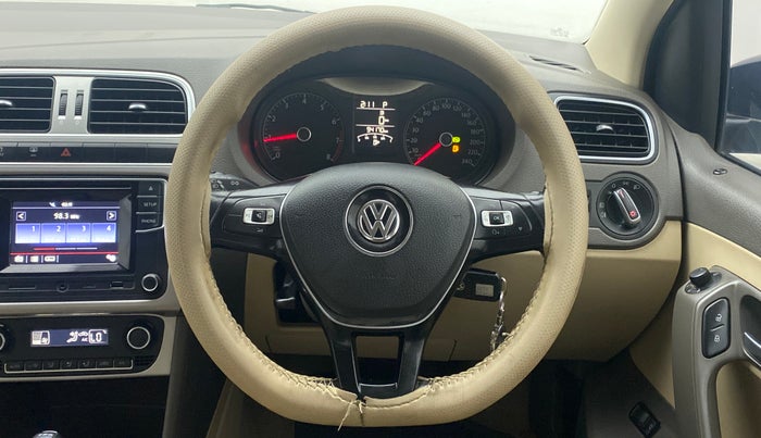 2016 Volkswagen Vento HIGHLINE PLUS 1.2 AT 16 ALLOY, Petrol, Automatic, 94,675 km, Steering Wheel Close Up