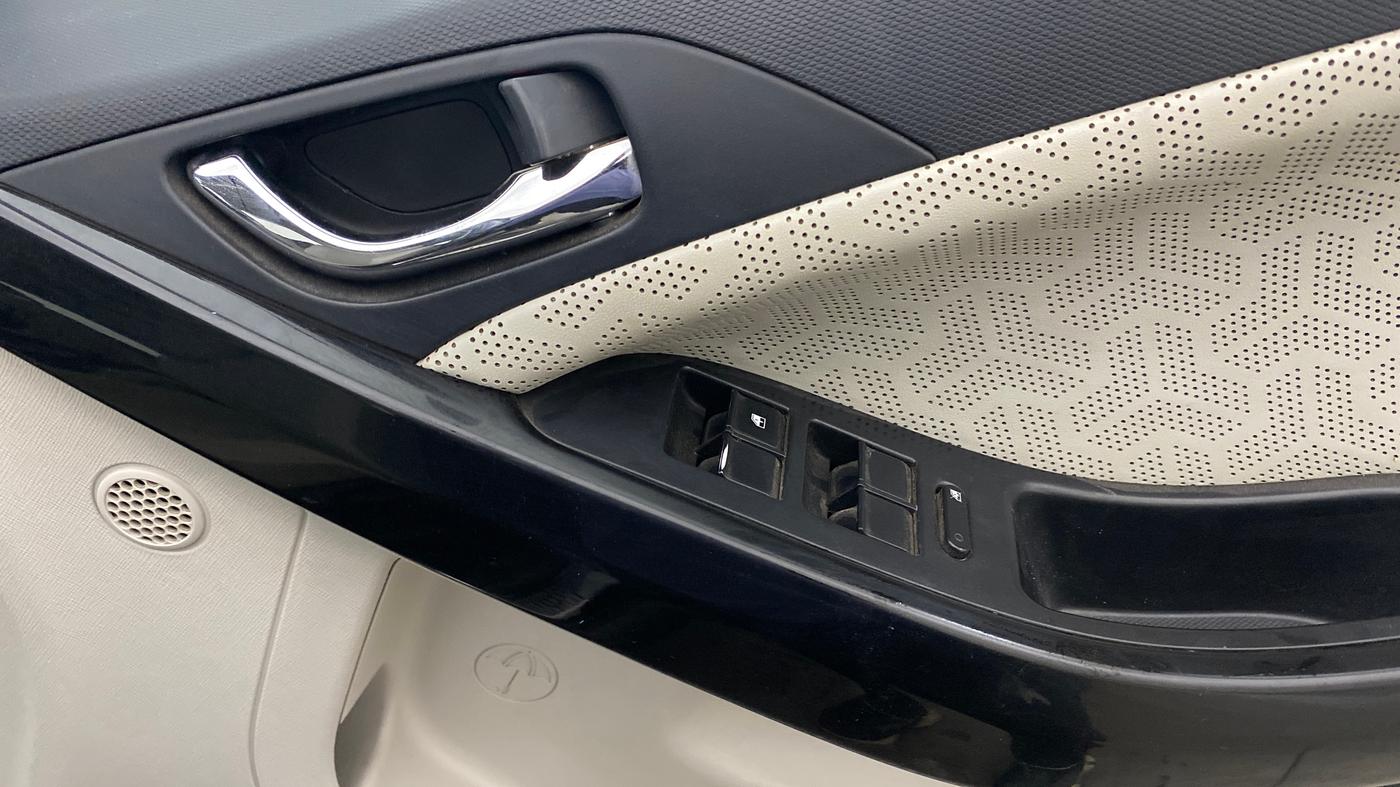 2023 Tata NEXON XZA PLUS LUXURY SUNROOF PETROL, Petrol, Automatic, 90,086 km, Driver Side Door Panels Control