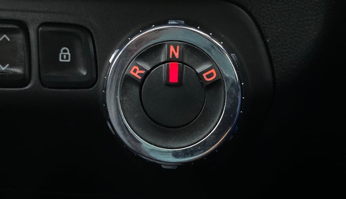 2017 Renault Kwid RXT 1.0 EASY-R AT OPTION, Petrol, Automatic, 41,069 km, Gear Lever