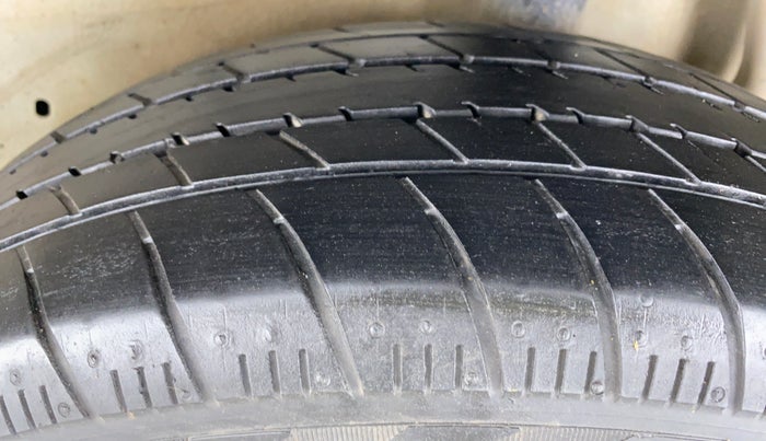 2018 Maruti Celerio VXI CNG D, CNG, Manual, 79,967 km, Left Rear Tyre Tread