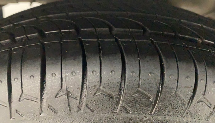 2016 Hyundai Eon D-LITE+, Petrol, Manual, 50,939 km, Right Rear Tyre Tread