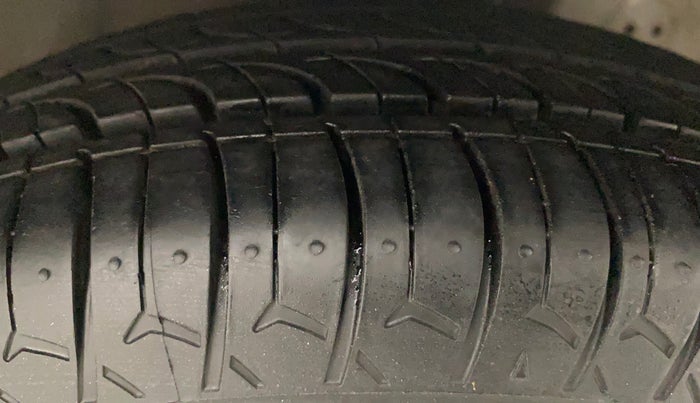 2016 Hyundai Eon D-LITE+, Petrol, Manual, 50,939 km, Right Front Tyre Tread