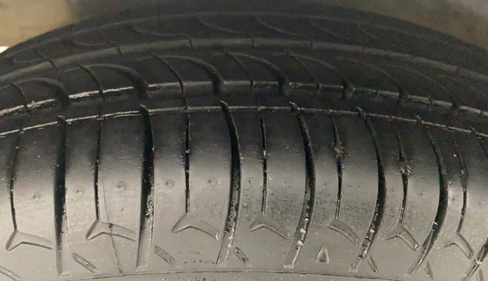 2016 Hyundai Eon D-LITE+, Petrol, Manual, 50,939 km, Left Front Tyre Tread