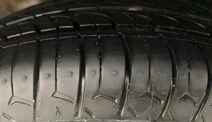 2016 Hyundai Eon D-LITE+, Petrol, Manual, 50,939 km, Left Rear Tyre Tread