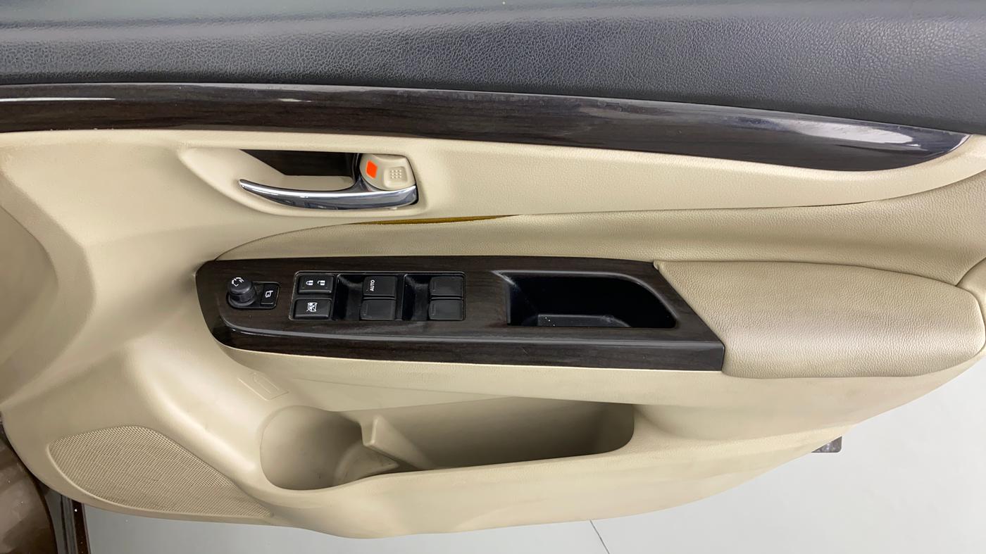 2016 Maruti Ciaz ZDI+ SHVS, Diesel, Manual, 27,465 km, Driver Side Door Panels Control