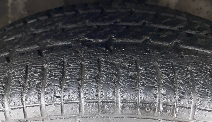 2012 Maruti Ritz VXI, Petrol, Manual, 47,366 km, Right Front Tyre Tread