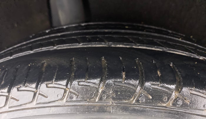 2017 Maruti Baleno SIGMA PETROL 1.2, Petrol, Manual, 70,194 km, Right Rear Tyre Tread