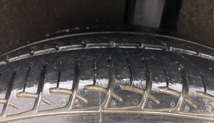 2017 Maruti Baleno SIGMA PETROL 1.2, Petrol, Manual, 70,194 km, Left Rear Tyre Tread