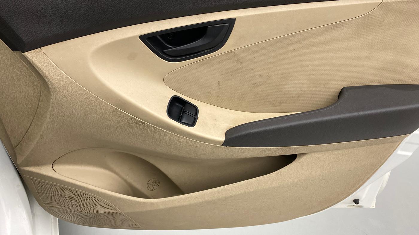 2013 Hyundai Eon MAGNA +, CNG, Manual, 1,02,003 km, Driver Side Door Panels Control