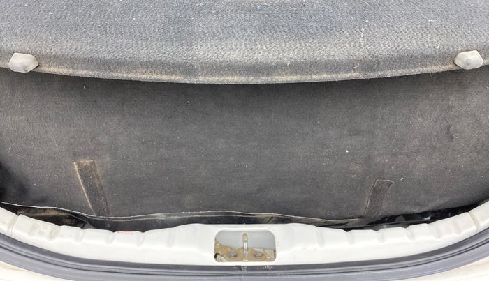 2013 Hyundai Eon MAGNA +, CNG, Manual, 1,02,003 km, Boot Inside