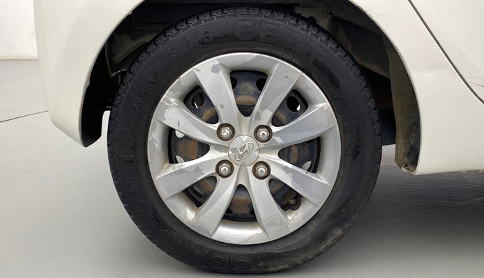 2013 Hyundai Eon MAGNA +, CNG, Manual, 1,02,003 km, Right Rear Wheel