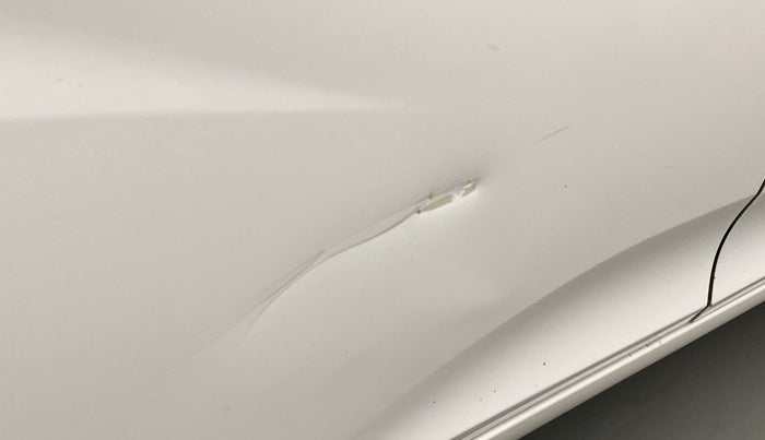 2013 Hyundai Eon MAGNA +, CNG, Manual, 1,02,003 km, Right rear door - Minor scratches
