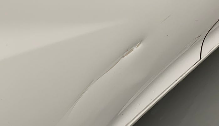 2013 Hyundai Eon MAGNA +, CNG, Manual, 1,02,003 km, Right rear door - Slightly dented