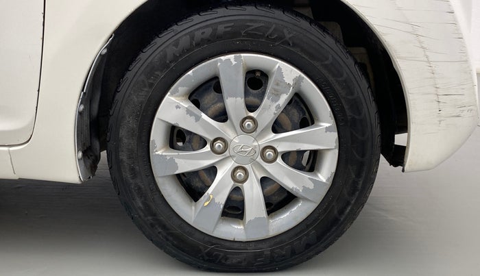 2013 Hyundai Eon MAGNA +, CNG, Manual, 1,02,003 km, Right Front Wheel