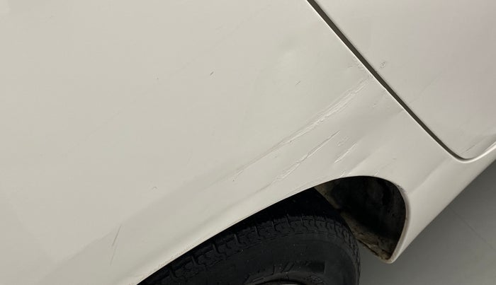 2013 Hyundai Eon MAGNA +, CNG, Manual, 1,02,003 km, Right quarter panel - Minor scratches
