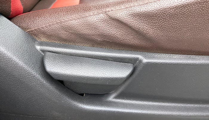 2013 Hyundai Eon MAGNA +, CNG, Manual, 1,02,003 km, Driver Side Adjustment Panel