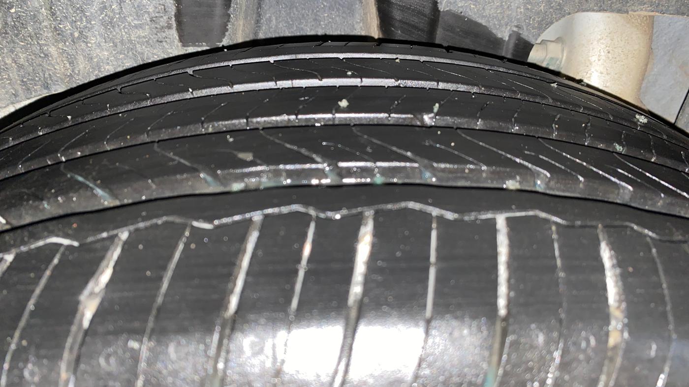 2025 Mahindra XUV 3XO AX7 1.2 TGDi AT, Petrol, Automatic, 16,952 km, Right Rear Tyre Tread
