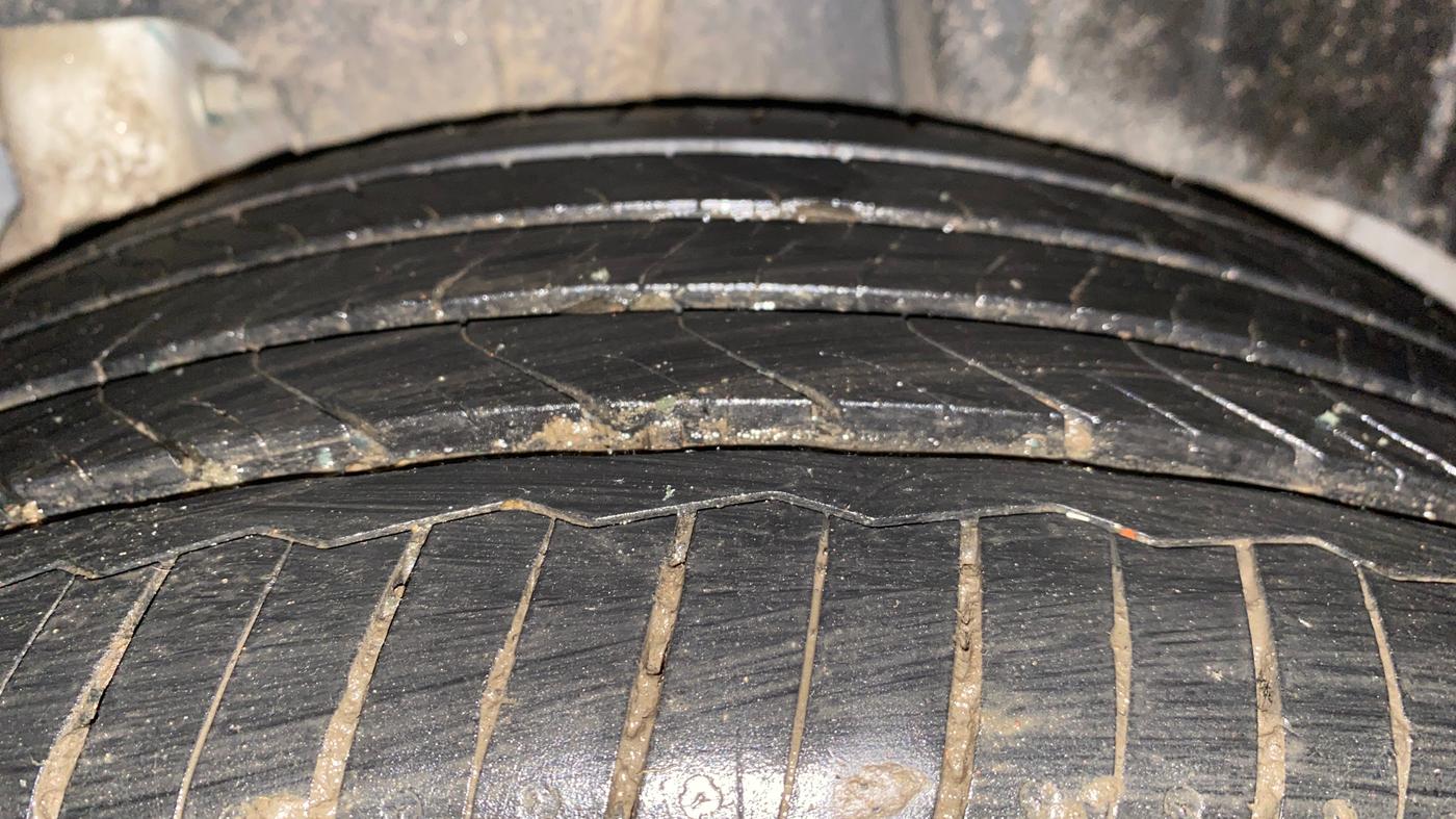 2025 Mahindra XUV 3XO AX7 1.2 TGDi AT, Petrol, Automatic, 16,952 km, Left Rear Tyre Tread