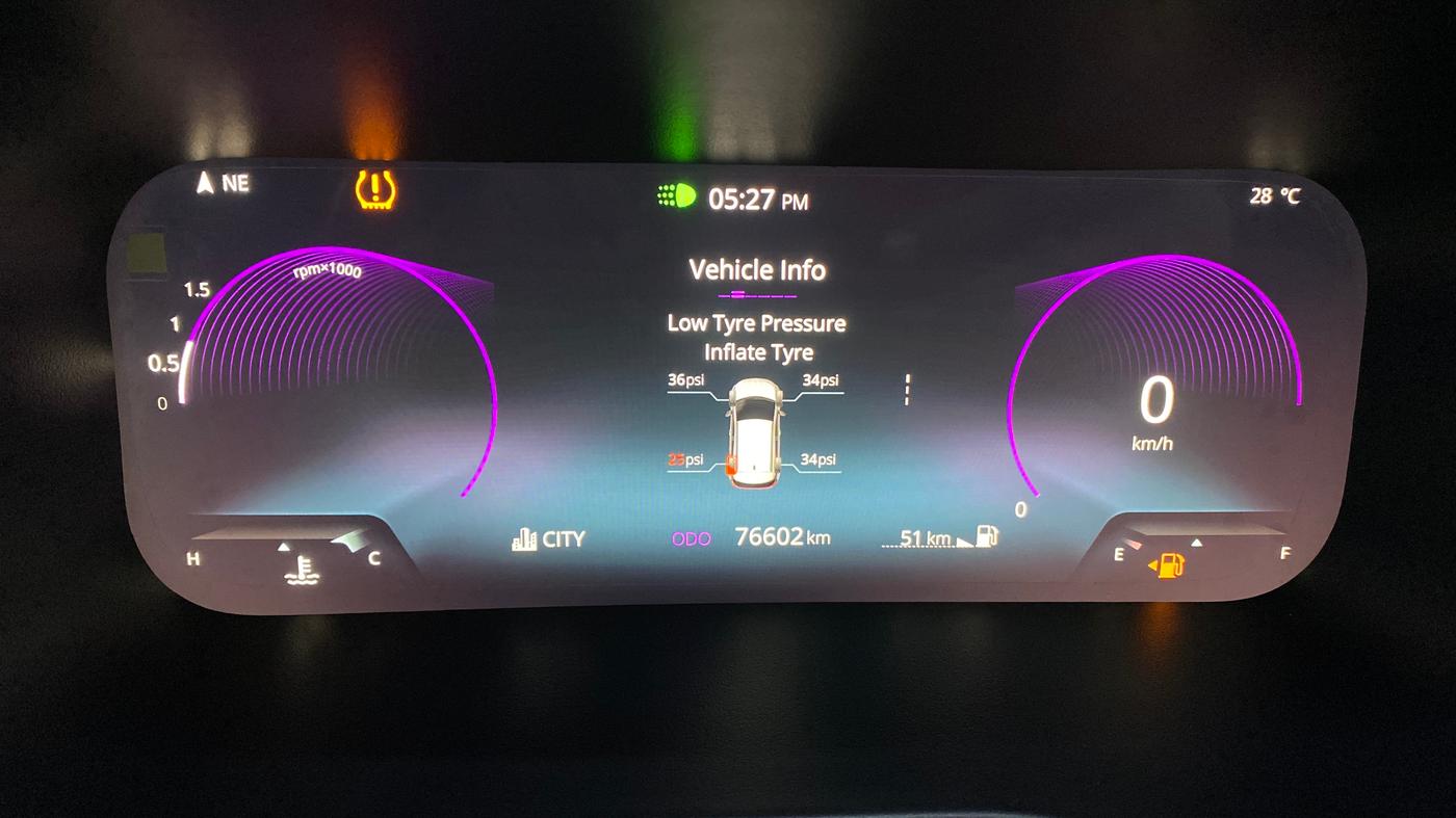 2023 Tata NEXON FEARLESS SUNROOF DUAL TONE 1.2 PETROL, Petrol, Manual, 76,598 km, Odometer Image