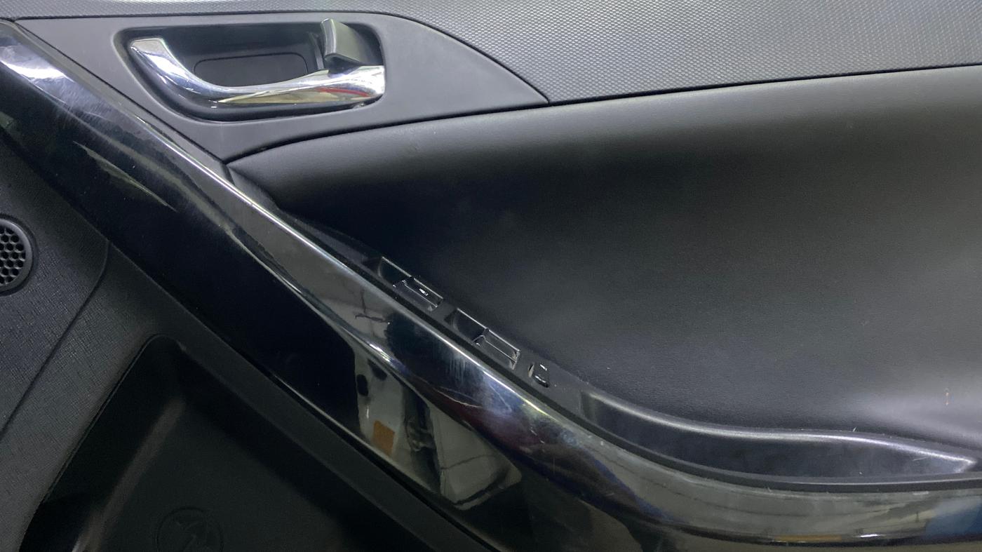 2023 Tata NEXON FEARLESS SUNROOF DUAL TONE 1.2 PETROL, Petrol, Manual, 76,598 km, Driver Side Door Panels Control