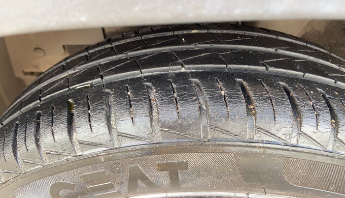 2022 Renault Kwid RXL 1.0, Petrol, Manual, 31,358 km, Left Front Tyre Tread