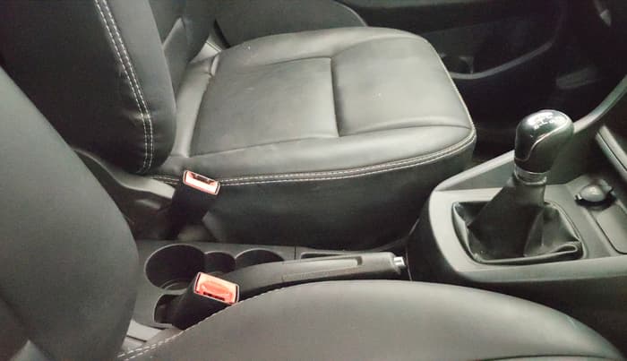 2016 Ford New Figo TREND 1.2 PETROL, Petrol, Manual, 70,335 km, Gear Lever