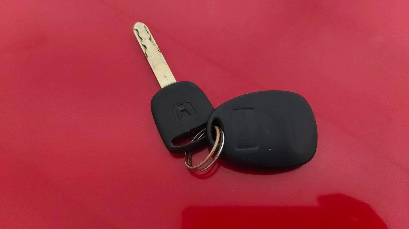 2013 Honda Brio EX MT, CNG, Manual, 67,414 km, Key Close Up