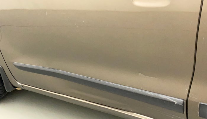 2013 Maruti Wagon R 1.0 VXI, Petrol, Manual, 52,514 km, Front passenger door - Slightly dented