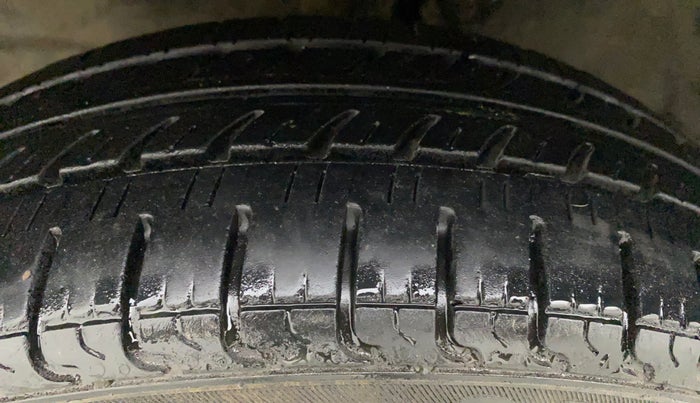 2013 Maruti Wagon R 1.0 VXI, Petrol, Manual, 52,514 km, Left Front Tyre Tread