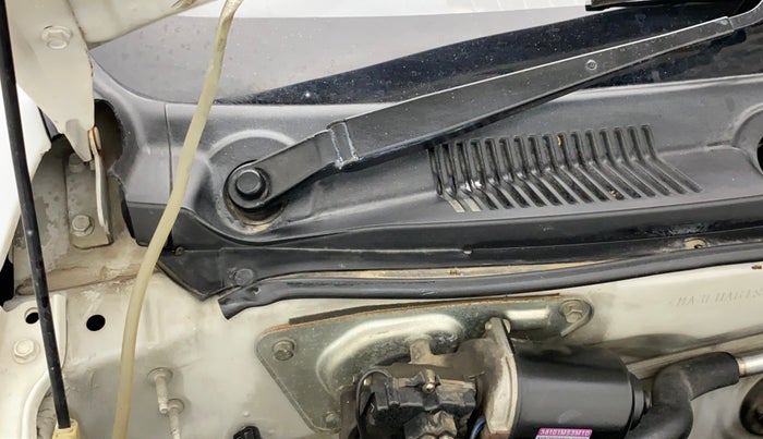 2016 Maruti Alto 800 VXI, Petrol, Manual, 60,995 km, Bonnet (hood) - Cowl vent panel has minor damage