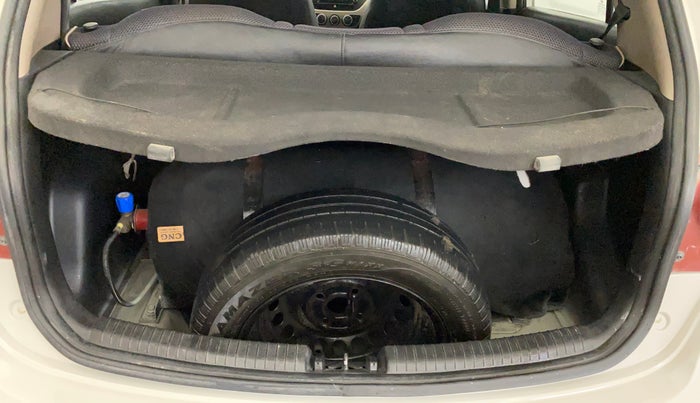 2016 Hyundai Grand i10 SPORTZ 1.2 KAPPA VTVT, CNG, Manual, 89,067 km, Boot Inside