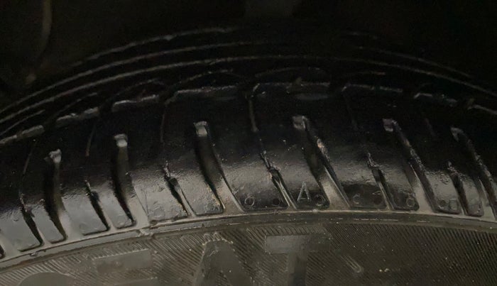 2016 Hyundai Grand i10 SPORTZ 1.2 KAPPA VTVT, CNG, Manual, 89,067 km, Left Front Tyre Tread