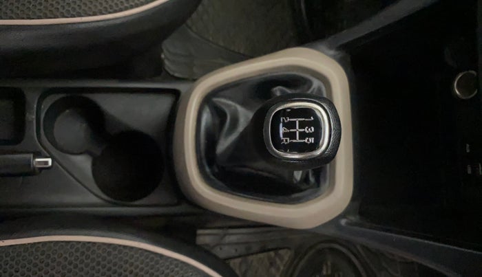 2016 Hyundai Grand i10 SPORTZ 1.2 KAPPA VTVT, CNG, Manual, 89,067 km, Gear Lever