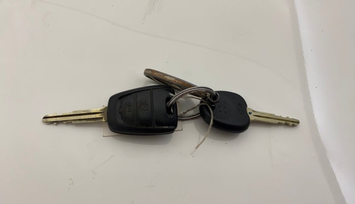 2016 Hyundai Grand i10 SPORTZ 1.2 KAPPA VTVT, CNG, Manual, 89,067 km, Key Close Up