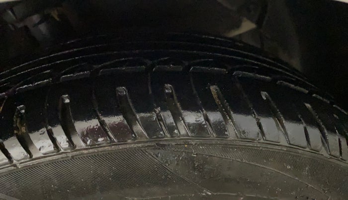 2016 Hyundai Grand i10 SPORTZ 1.2 KAPPA VTVT, CNG, Manual, 89,067 km, Right Front Tyre Tread