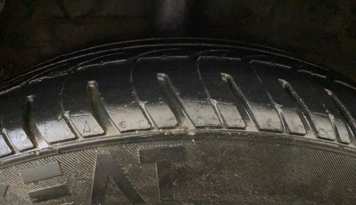 2016 Hyundai Grand i10 SPORTZ 1.2 KAPPA VTVT, CNG, Manual, 89,067 km, Right Rear Tyre Tread