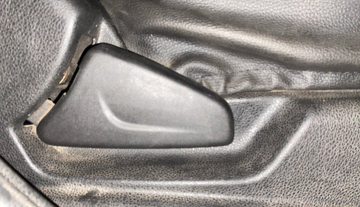 2017 Renault Kwid CLIMBER 1.0 AMT, Petrol, Automatic, 47,173 km, Driver Side Adjustment Panel