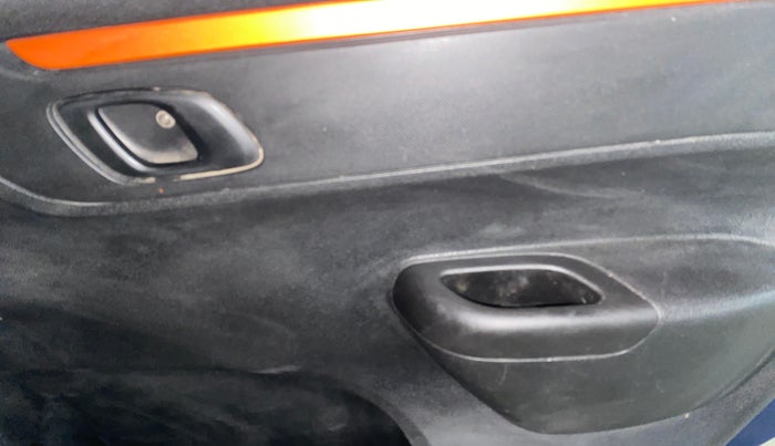 2017 Renault Kwid CLIMBER 1.0 AMT, Petrol, Automatic, 47,173 km, Driver Side Door Panels Control