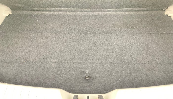 2023 Mahindra XUV300 W6 1.2 PETROL AMT, Petrol, Automatic, 16,670 km, Boot Inside