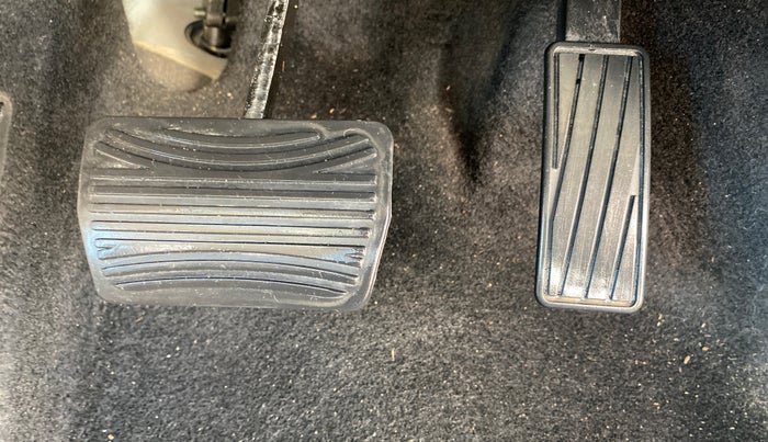 2023 Mahindra XUV300 W6 1.2 PETROL AMT, Petrol, Automatic, 16,670 km, Pedals