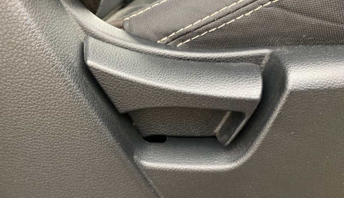 2023 Mahindra XUV300 W6 1.2 PETROL AMT, Petrol, Automatic, 16,670 km, Driver Side Adjustment Panel