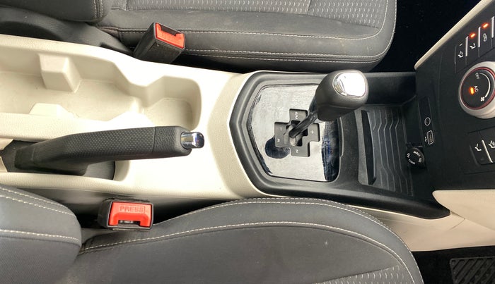 2023 Mahindra XUV300 W6 1.2 PETROL AMT, Petrol, Automatic, 16,670 km, Gear Lever