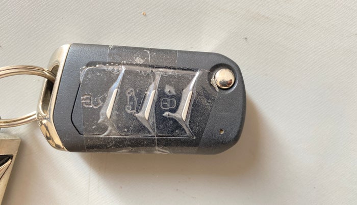 2023 Mahindra XUV300 W6 1.2 PETROL AMT, Petrol, Automatic, 16,670 km, Key Close Up