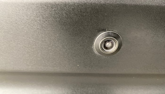 2023 Mahindra XUV300 W6 1.2 PETROL AMT, Petrol, Automatic, 16,670 km, Parking Camera