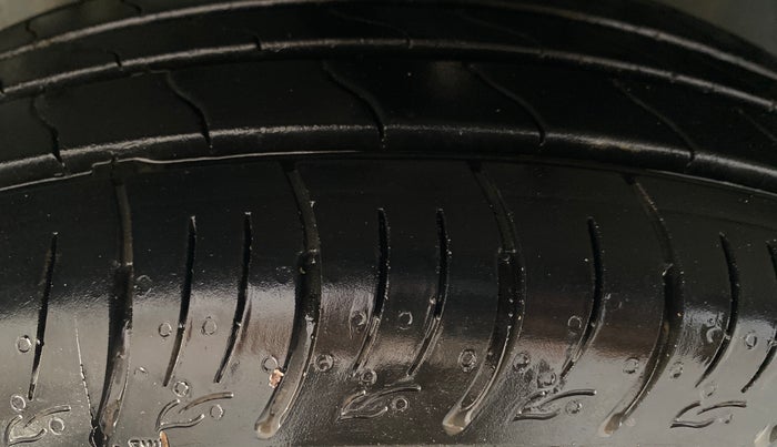 2023 Mahindra XUV300 W6 1.2 PETROL AMT, Petrol, Automatic, 16,670 km, Left Front Tyre Tread