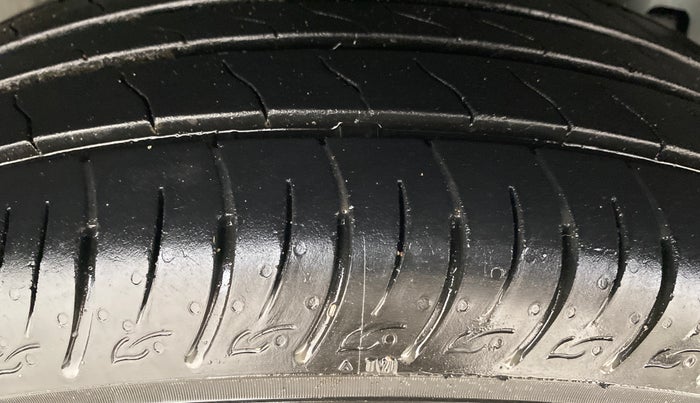 2023 Mahindra XUV300 W6 1.2 PETROL AMT, Petrol, Automatic, 16,670 km, Right Rear Tyre Tread